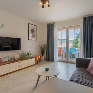 Utmar Apartment